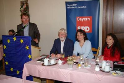 Christian Flisek (l.), hier mit Horst Kubatschka, Ruth Müller und Anja König, fordert eine Sozialunion in Europa.