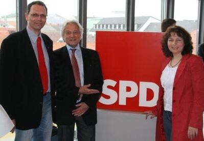Herbert Lohmeyer und Ruth Müller freuen sich auf den Redner MdEP Wolfgang Kreissl-Dörfler (Mitte)